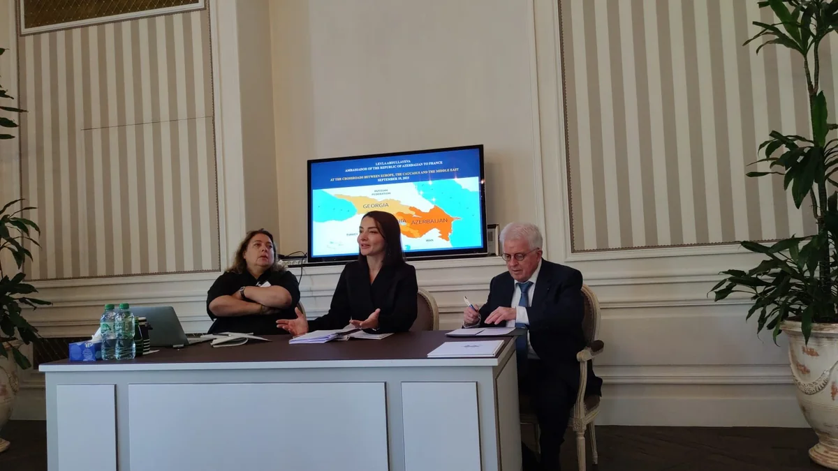 Səfir xarici jurnalistləri Qarabağdakı lokal antiterror tədbirləri ilə bağlı məlumatlandırıb