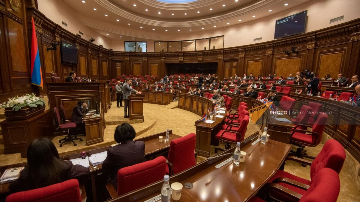 Ermənistan parlamentində mübahisə: müxalifət hakimiyyəti saxtakarlıqda ittiham edib