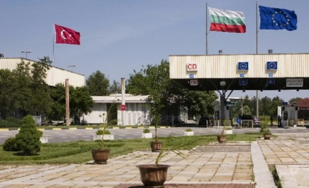 Bolqarıstan Türkiyə ilə sərhəddəki bütün keçid məntəqələrini bağlayıb