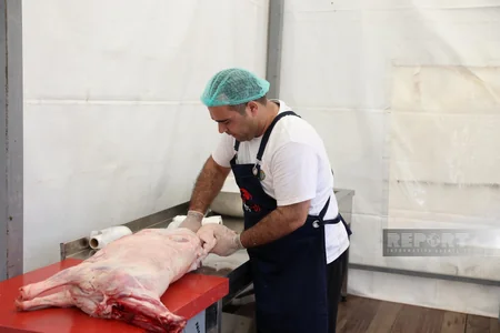 32 ildən sonra ilk dəfə Şuşaya köçürülmüş sakinlər üçün qurbanlar kəsilib