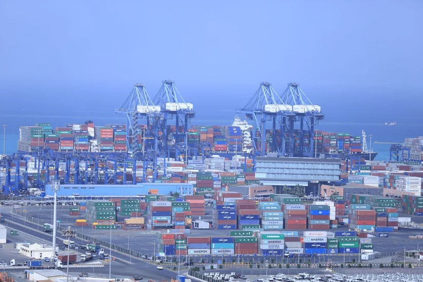 Саудовский порт Джидду закрыли после инцидента с танкером