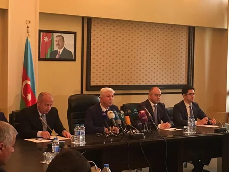 В Баку проходит презентация проекта электронного аукциона по приватизации госсобственности