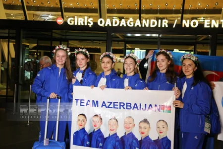 Avropa çempionatında olimpiadaya lisenziya qazanan bədii gimnastlar Vətənə qayıdıb