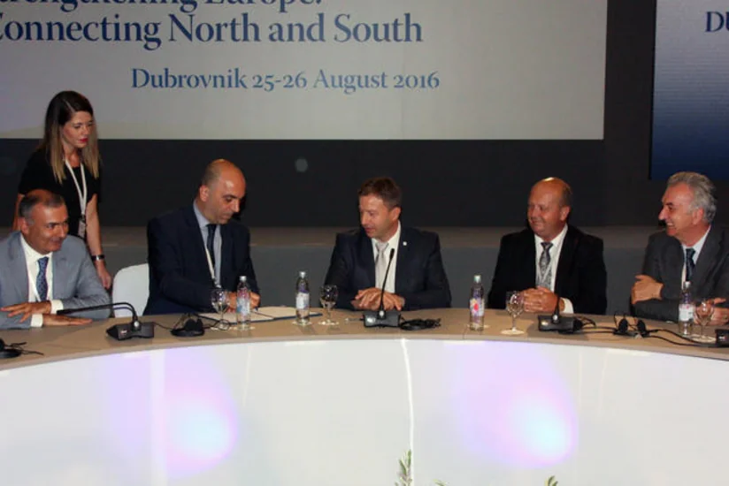 SOCAR və 4 ölkə arasında İon Adriatik Boru kəməri ilə bağlı memorandum imzalanıb - ƏLAVƏ OLUNUB