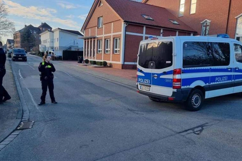 В результате стрельбы возле начальной школы в Германии пострадали два человека