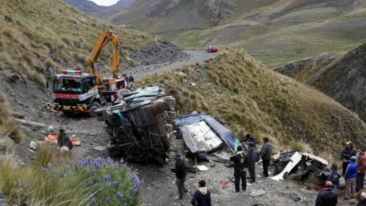 Bolivia bus crash kills 14, leaves 18 injured
