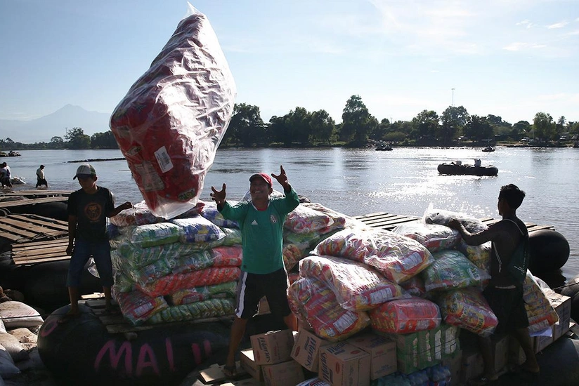 Tramp Meksika mallarına rüsumları bir ay müddətinə dayandırıb