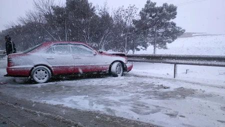Güclü qar Bakı-Sumqayıt şossesində zəncirvari qəzaya səbəb olub