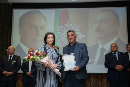 YAP-ın təsis edilməsinin 30 illiyi münasibətilə Xətai rayonunda konfrans keçirilib