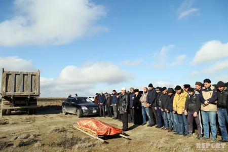 Qəzada ölən neftçi dəfn olunub - FOTO