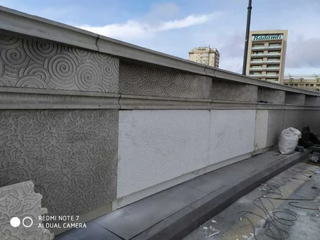 Bakıda qəza nəticəsində sıradan çıxmış fiber-beton üzlükləri bərpa edilib