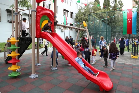 Bakıda növbəti abad həyət istifadəyə verilib