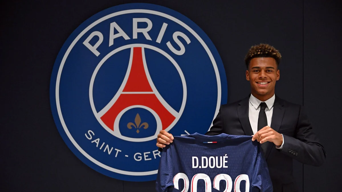 PSJ 19 yaşlı futbolçunu transfer edib