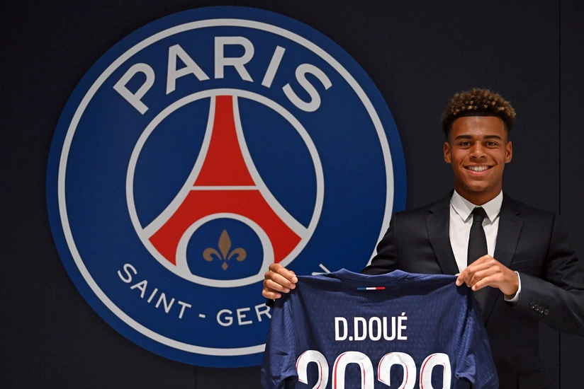 PSJ 19 yaşlı futbolçunu transfer edib