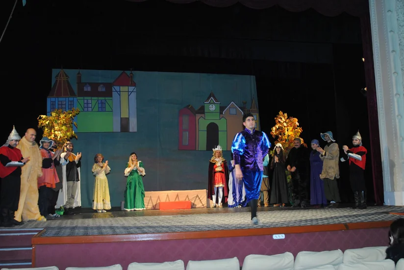 Sumqayıt teatrında “Cəsur dərzi” tamaşasına baxış olub