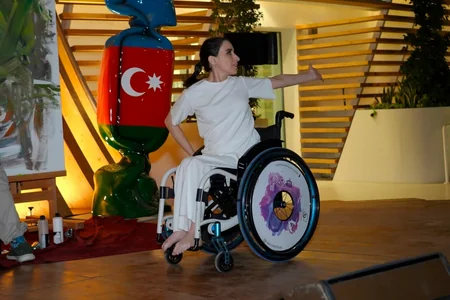 Əlilliyi olan uşaqlar Heydər Əliyev Fondunun dəstəyi ilə “Dubay Ekspo”da çıxış edib