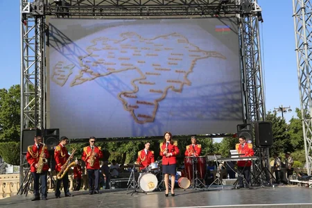 Silahlı Qüvvələrin 100 illik yubileyi münasibətilə hərbi mahnılardan ibarət konsert keçirilib