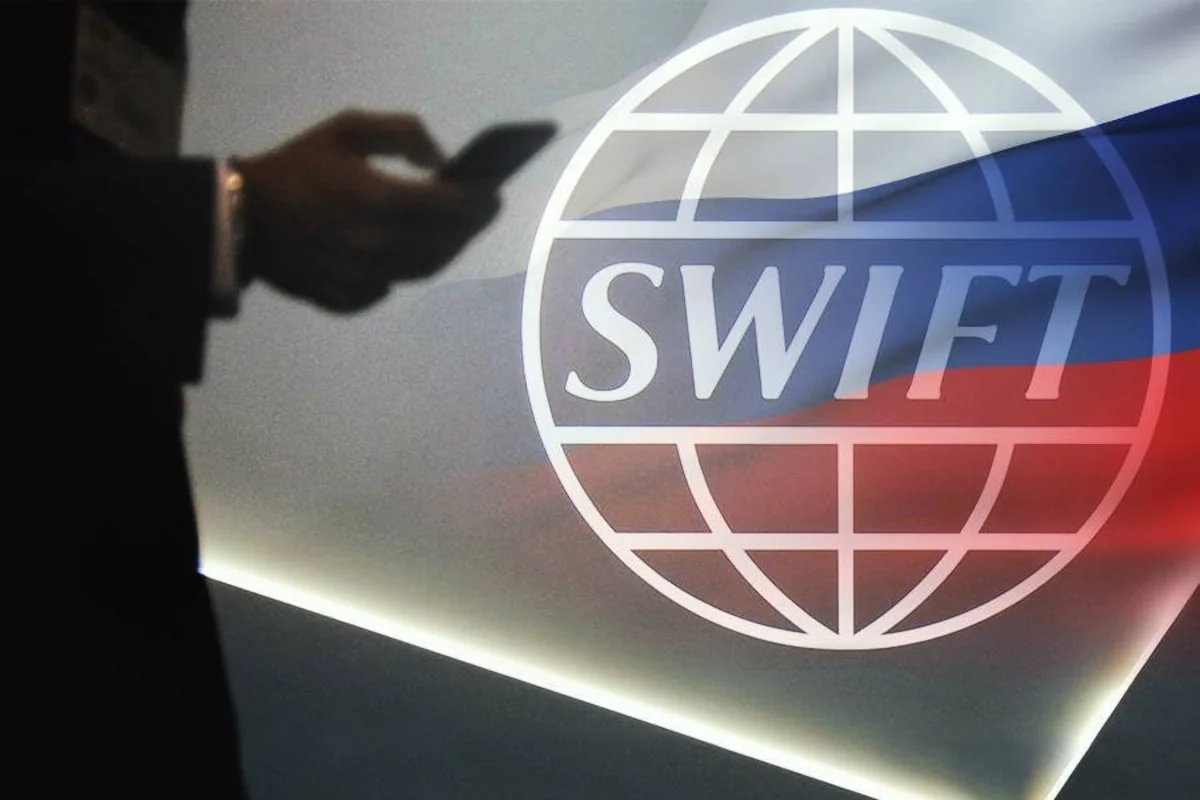 Макрон допустил отключение от SWIFT Газпромбанка и Сбербанка