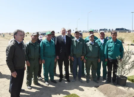 Prezident İlham Əliyev ulu öndər Heydər Əliyevin doğum gününə həsr olunan ağacəkmə aksiyasında iştirak edib - YENİLƏNİB