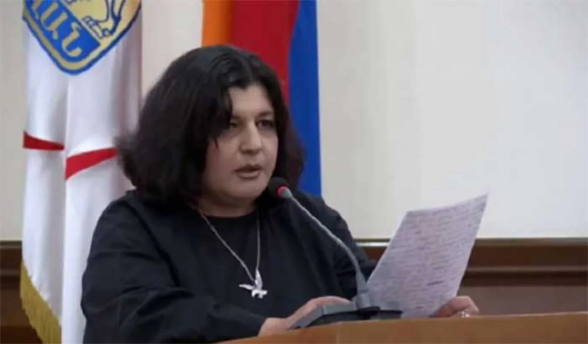 Член Совета старейшин Еревана покинула Армению из-за угрозы жизни
