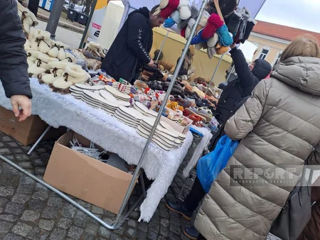 Yüzyarpaqlı simtalapis, baranka şirniyyatı: Litvadakı Kaziukas yarmarkasından - REPORTAJ