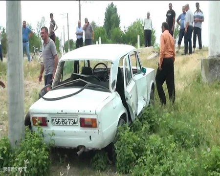 В Евлахе тепловоз столкнулся с легковым автомобилем - ФОТО