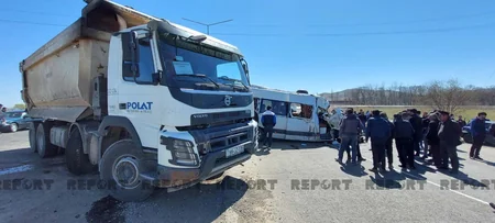 Ağstafada mikroavtobusla yük maşınının toqquşduğu qəzada ölənlərin sayı 3-ə çatıb