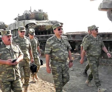 Azərbaycan MN: ​Zirehli döyüş texnikası təlim rayonlarına çatdırılıb