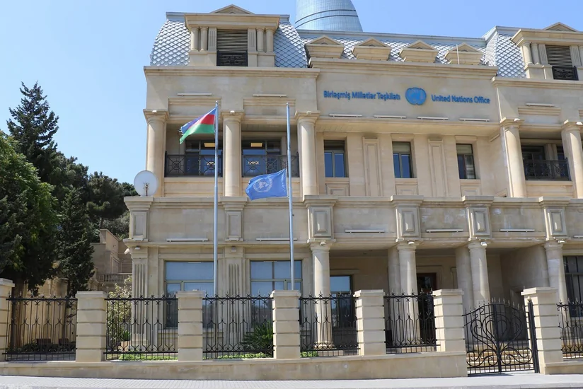 BMT-nin Azərbaycandakı ofisində Kofi Annanın xatirəsinə bayraqlar endirilib