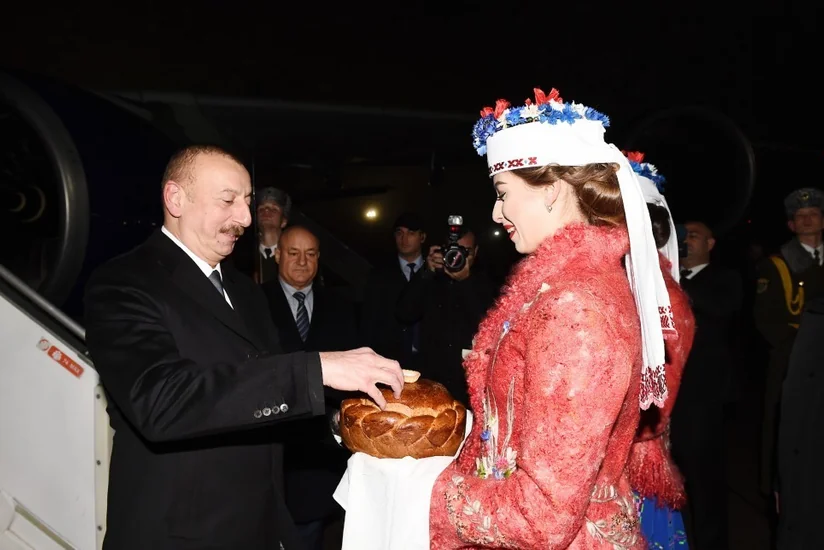 President Ilham Aliyev arrives in Belarus
