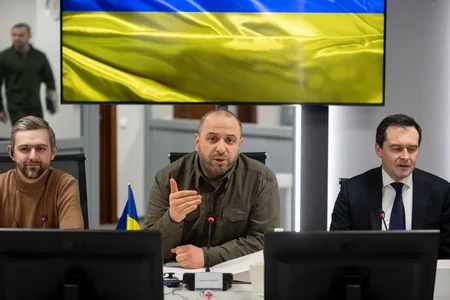 Ukrayna müdafiə naziri Aİ rəsmisinə birgə müəssisələrin yaradılmasını təklif edib