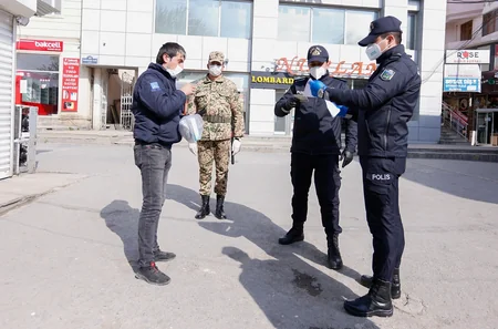 Bakıda evdən çıxma icazəsi olmayan sürücü və sərnişilər cərimələnib