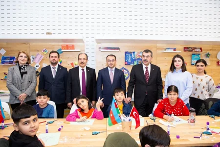 Türkiyəli nazir “ASAN xidmət”də olub
