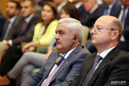 SOCAR-da “Azərbaycan nefti” ekspozisiyası açılıb