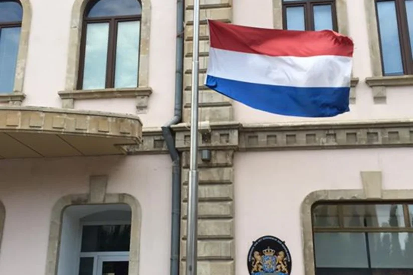 Посольство Нидерландов в Азербайджане почтило память жертв падения самолета Малайзийских авиалиний