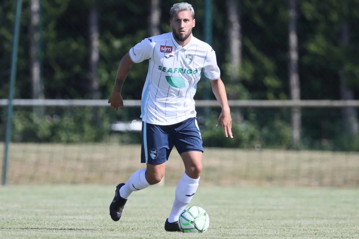 Neftçi təsdiqlədi: Fransalı futbolçu ilə maraqlanırıq