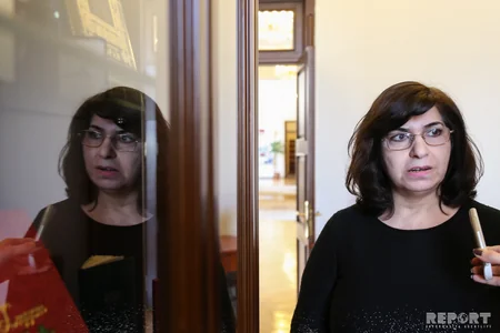 Axundzadə adına kitabxanada ən qədim kitabın 444 yaşı var - REPORTAJ