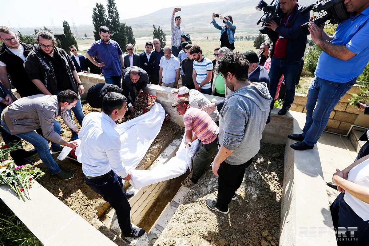 Fuad Poladov torpağa tapşırılıb - FOTO