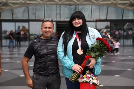 Olimpiadanın bürünc medalçısı İrina Kindzerskanın Bakıda qarşılanma mərasimi olub