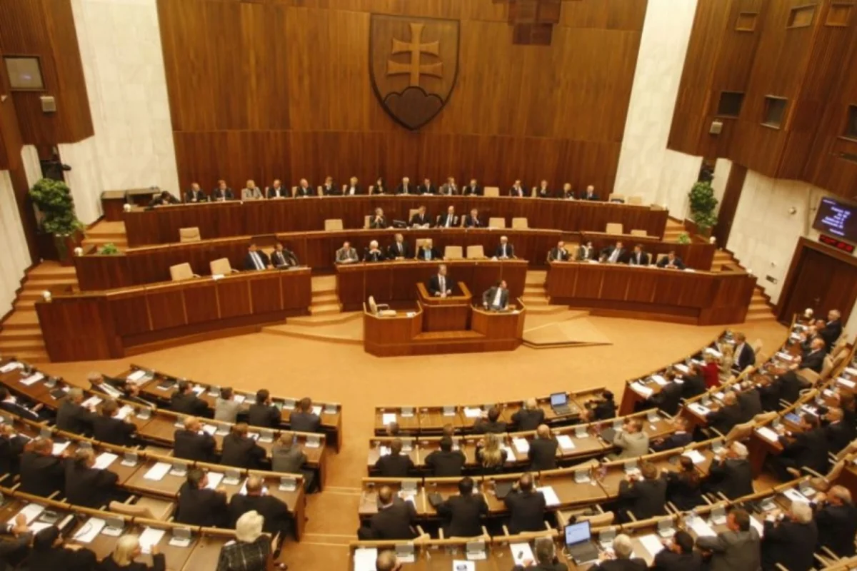 Slovakiya parlamenti hökumətə etimadsızlıq göstərib