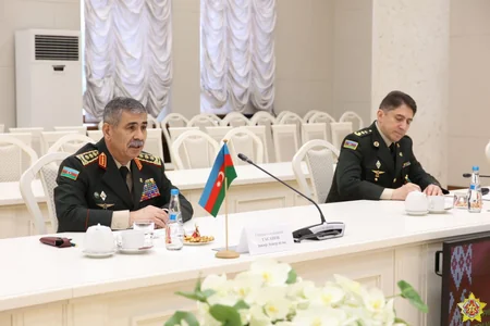 Defense ministers of Azerbaijan, Belarus mull deepening military cooperation