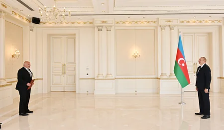 İlham Əliyev İordaniyanın ölkəmizdə yeni təyin olunmuş səfirinin etimadnaməsini qəbul edib