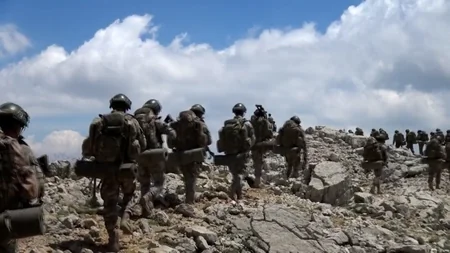 Türkiyə və Azərbaycan komandoları Davraz dağının zirvəsini fəth ediblər