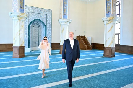 Президент и первая леди приняли участие в открытии Джума мечети в Наримановском районе