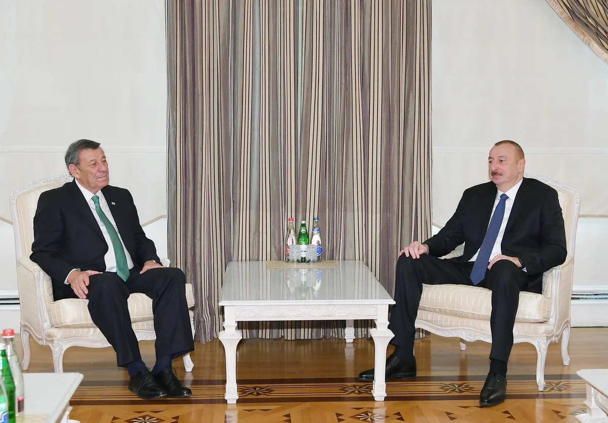 President Ilham Aliyev receives delegation led by Uruguayan foreign minister
