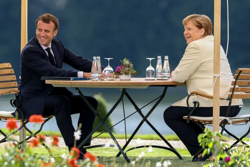 Меркель прибыла во Францию с прощальным визитом