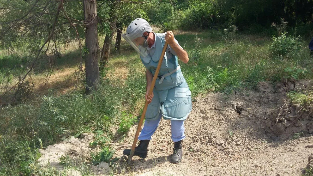 Ağcabədi rayonunda partlamış raketin qalıqları aşkarlanıb​ - FOTO