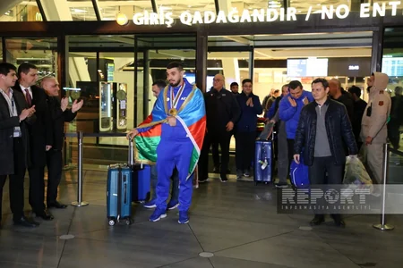 Ağırlıqqaldırma üzrə yığma komanda Vətənə qayıdıb
