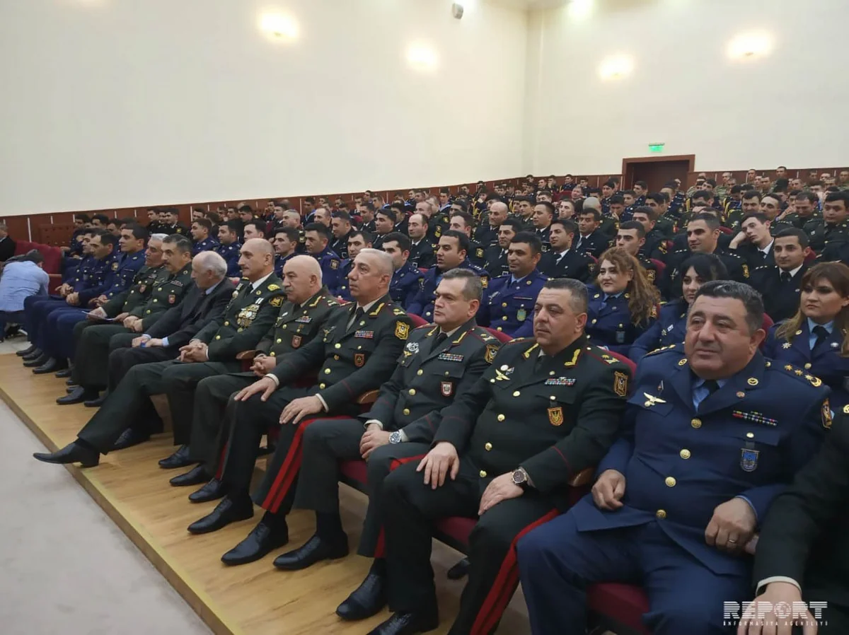 Silahlı Qüvvələrin Təlim və Tədris Mərkəzində Yolumuz Heydər Əliyev yoludur mövzusunda tədbir keçirilib