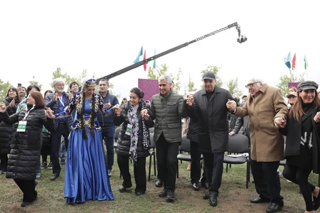 Cıdır düzündə “Xarıbülbül” festivalının açılış konserti olub